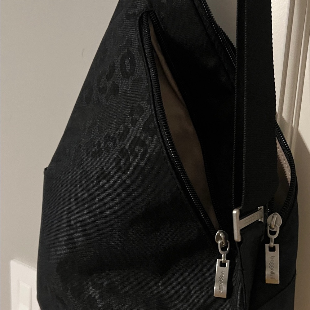 Baggallini Black Crossbody Bag - Picture 5 of 5